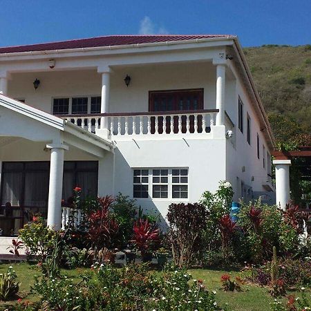 Fern Tree Bed And Breakfast Frigate Bay Esterno foto