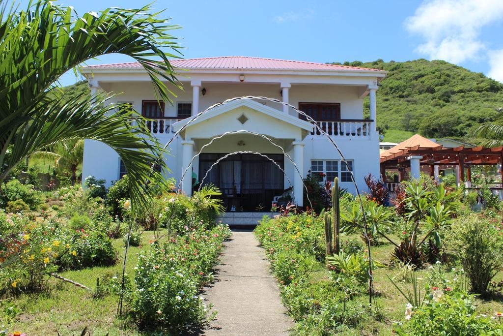 Fern Tree Bed And Breakfast Frigate Bay Esterno foto